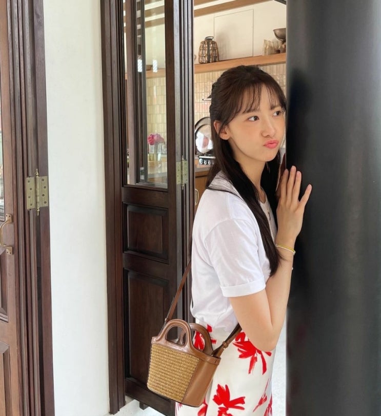  '킹더랜드' 윤아 인스타그램 사복패션 속 착용제품 정보 (ft. 마르니 트로피칼리아 백)