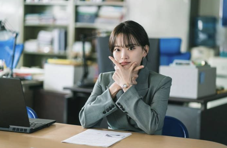  30대 여자 손목 시계로 고급스런 여성 명품 브랜드 페라가모 타임피스 추천