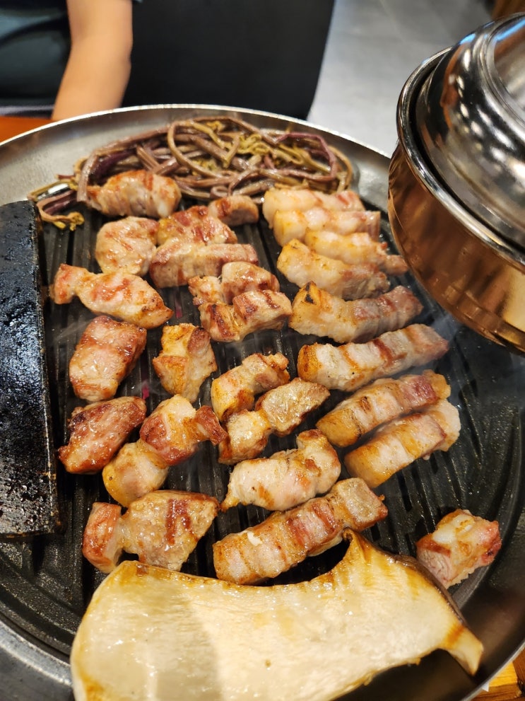  마산야구장 맛집 추천,창원삼겹살이 살살 녹는 <고반식당>