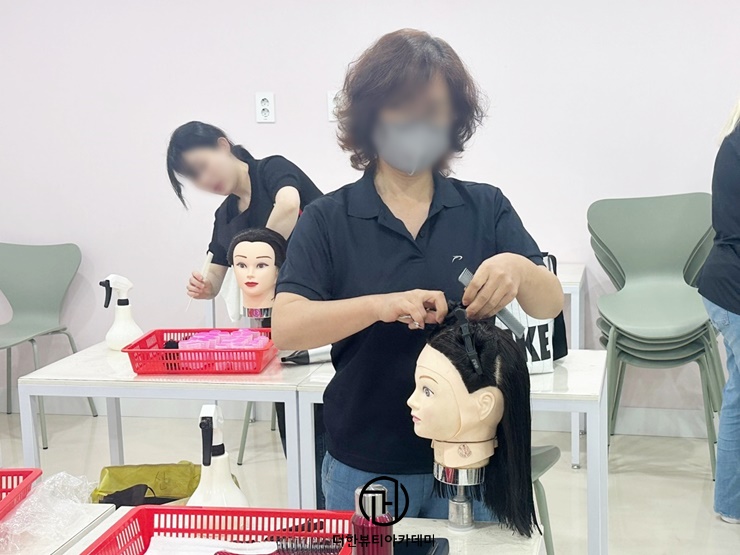  전 세계적으로 유망한 직업, 미용사 함께 도전해봐요 :)