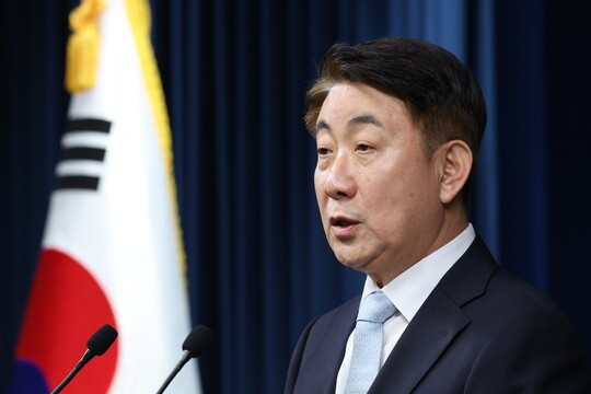 윤석열 대통령 지지율 상승과 이동관 방송통신위원장 지명에 대한 논란