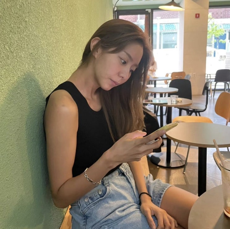  "커피 한 잔 할래요?" 유이, 데이트 하고 싶은 완벽 비주얼...구릿빛 피부가 한층 건강해졌네