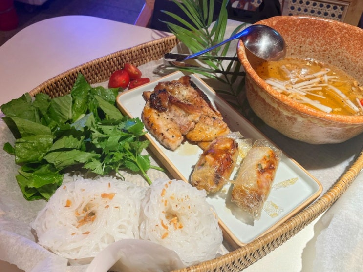  [가로수길 맛집] 안웅 | 압구정 분위기 좋은 베트남 음식. 신사 쌀국수, 해물 반쎄오, 분짜가 맛있는 핫 플레이스