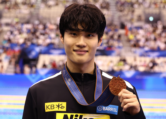 남자 200m 동 황선우·6위 이호준, <b>계영 800m</b> 메달 합작 도전
