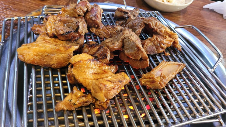 서울대입구역 맛집 돈뼈락연탄갈비 돼지갈비 육즙이 살아있는 고기집