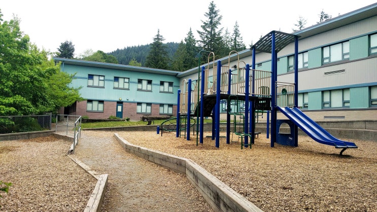  North Vancouver 린벨리에 있는 Upper Lynn Elementary School