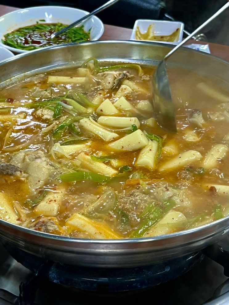  충무로역 단체 회식 맛집 추천 / 동대닭한마리본점 칼국수 단골 맛집 술집