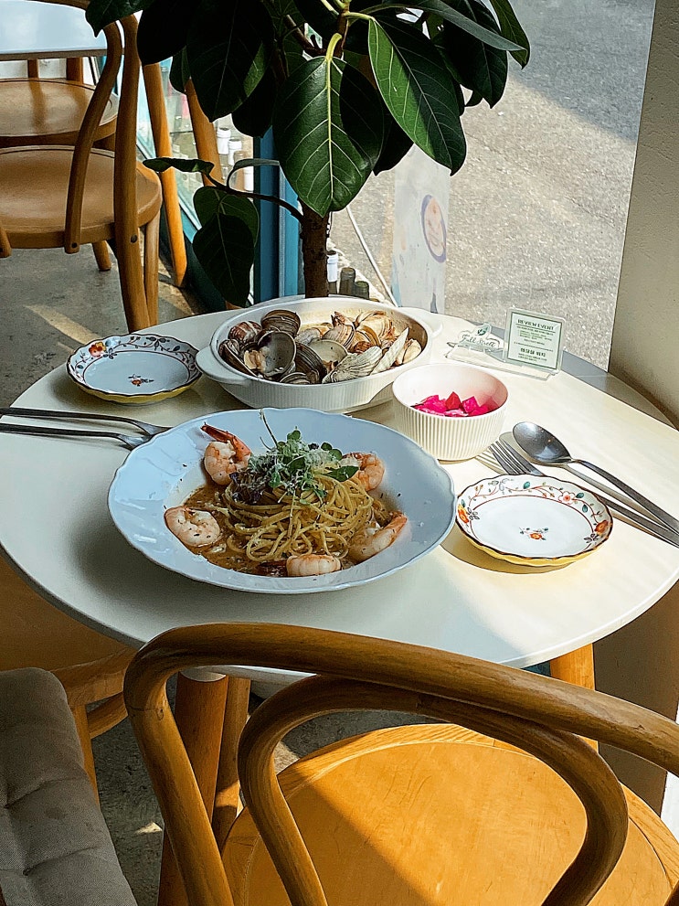  연남동 애견동반 식당 [풀스트릿] 완전 이쁜데?