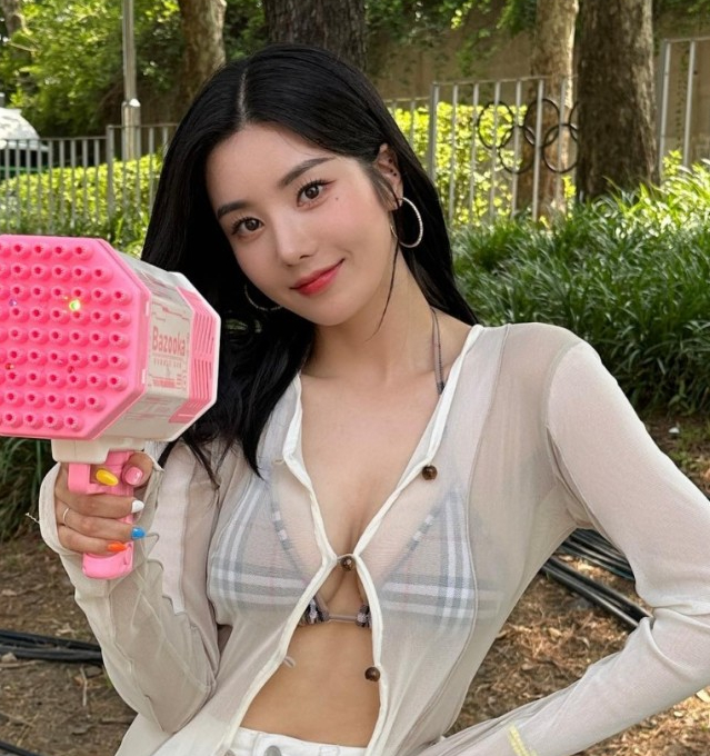 "깜짝 놀랐다" 워터밤 섹시퀸 여신 권은비, '이 부위'에 타투 새겼다 "깜짝 놀랐다" 워터밤 섹시퀸 여신 권은비, '이 부위'에 타투 새겼다