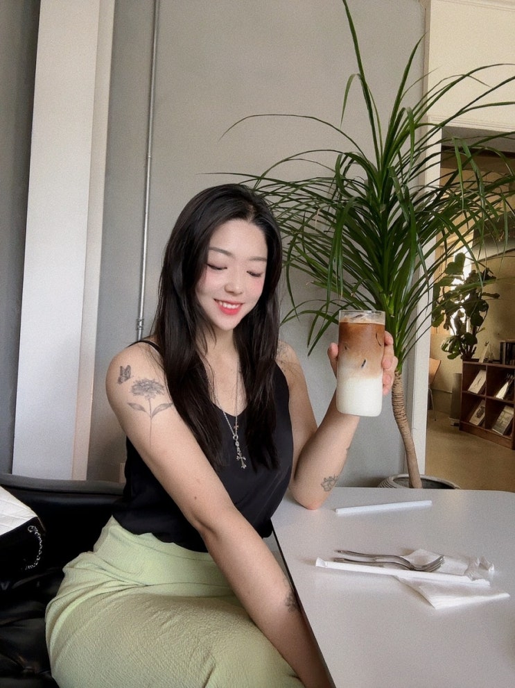  합정역카페) 모던한 분위기의 ‘멧라운지’