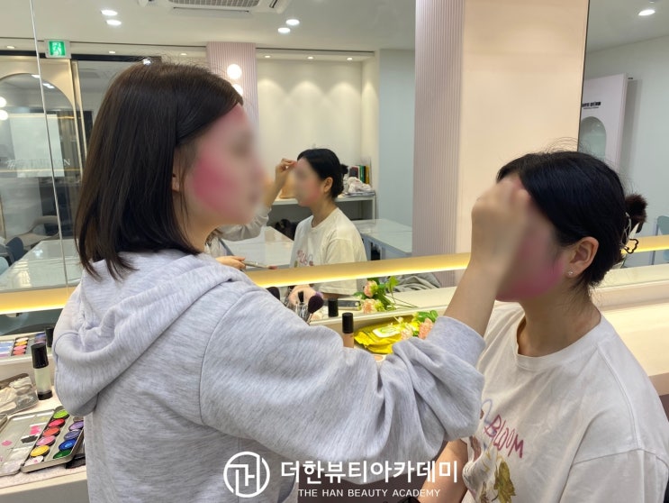  더한뷰티와 함께 메이크업전문가로서의 성공, 이루어 보세요
