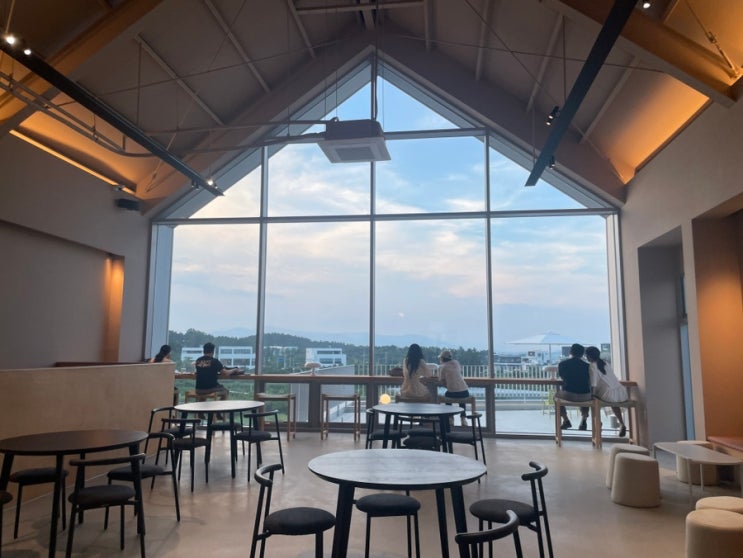  경산 신상 대형카페 : 브리프저니 시원하고 편안한 뷰!