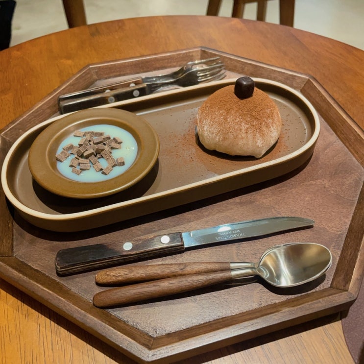  송리단길 새로 오픈한 신상 디저트 카페 : 아이스 찹쌀떡 디저트가 맛있는 [하우모찌]