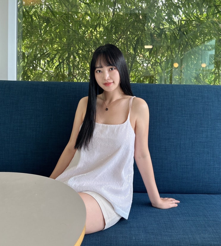  여름에 고급스럽게 입기 좋은 까이에 화이트 스팽글 캐미솔, 디자이너브랜드 슬립나시!