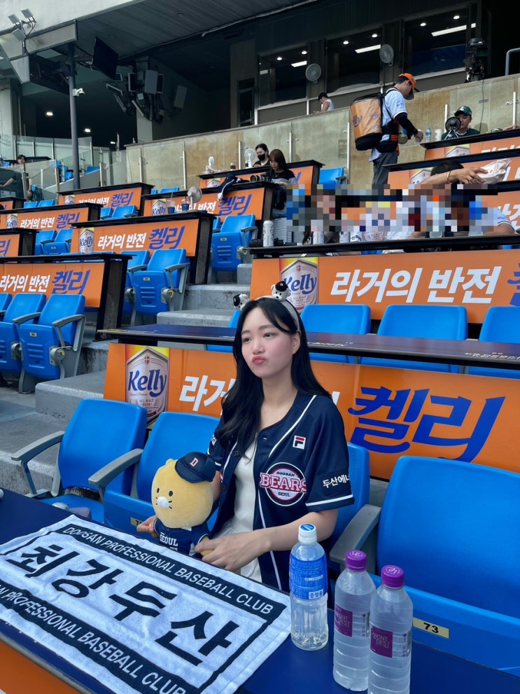 <b>두산</b>베어스 잠실 야구장 VIP석 1열 직관후기 ️ <b>이도현</b> 님... 