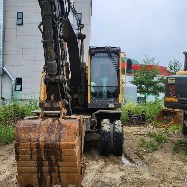 볼보 EW145BP 2015년식 4200만원 판매합니다. 볼보 EW145BP 2015년식 4200만원 판매합니다.