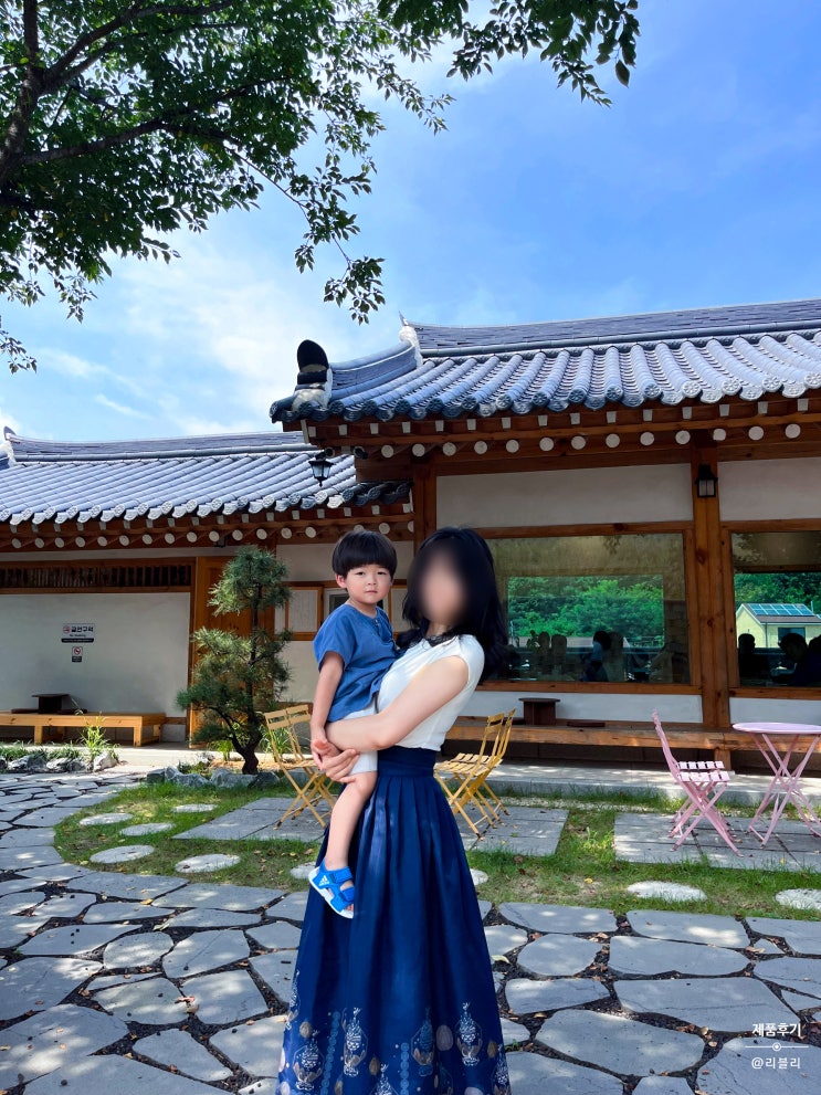 고궁 또는 한옥마을 카페 방문 시 드레시한 생활한복 추천 고궁 또는 한옥마을 카페 방문 시 드레시한 생활한복 추천