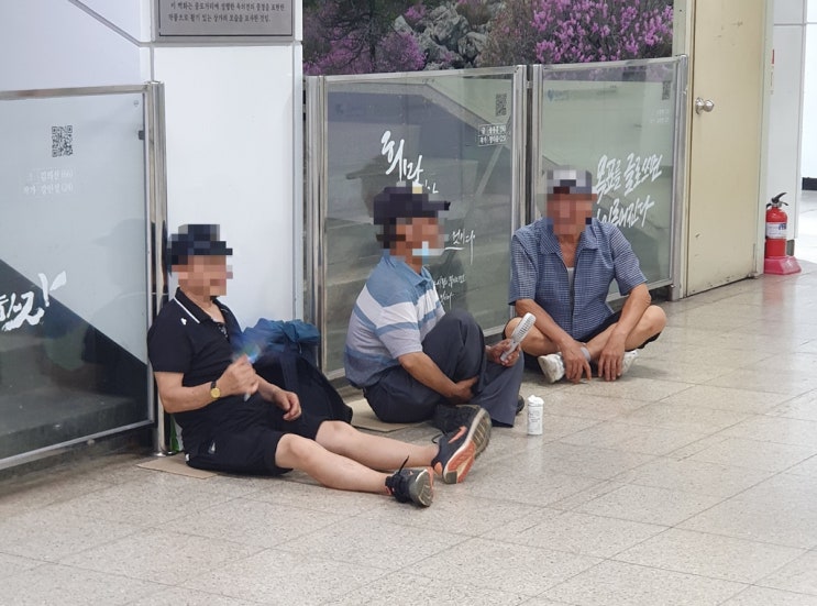 "집에선 에어컨 못 틀어"…폭염 피해 지하철 타는 노인들 "집에선 에어컨 못 틀어"…폭염 피해 지하철 타는 노인들