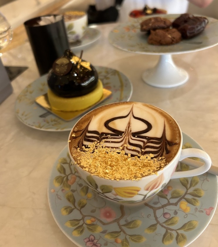 [UAE-아부다비] 금가루커피 도전 한잔에 3만원, Le Café(에미리트 팰리스 호텔 내부)
