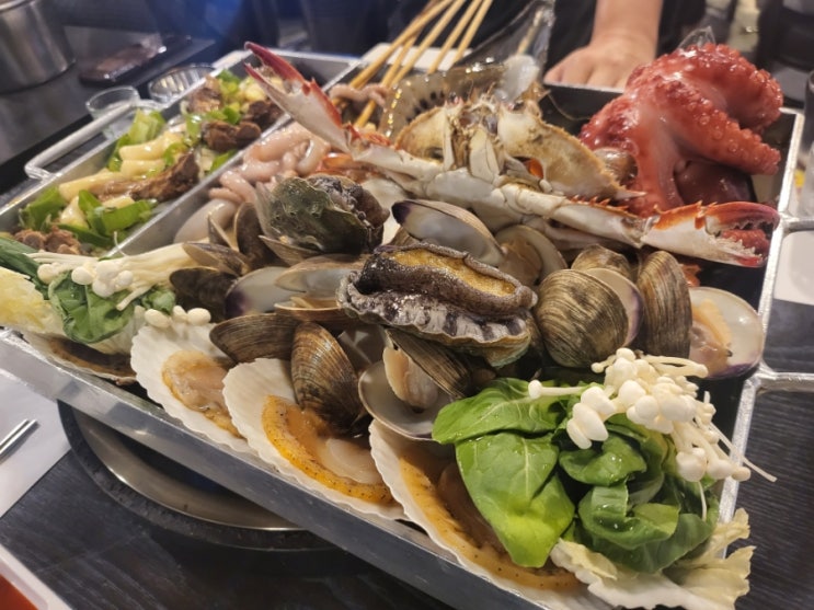  신논현역 맛집 논현동 비 오는 날 김선생조개찜 회식자리 조개+갈비찜 신선한 해산물과 매콤 달콤한 등갈비와의 조합