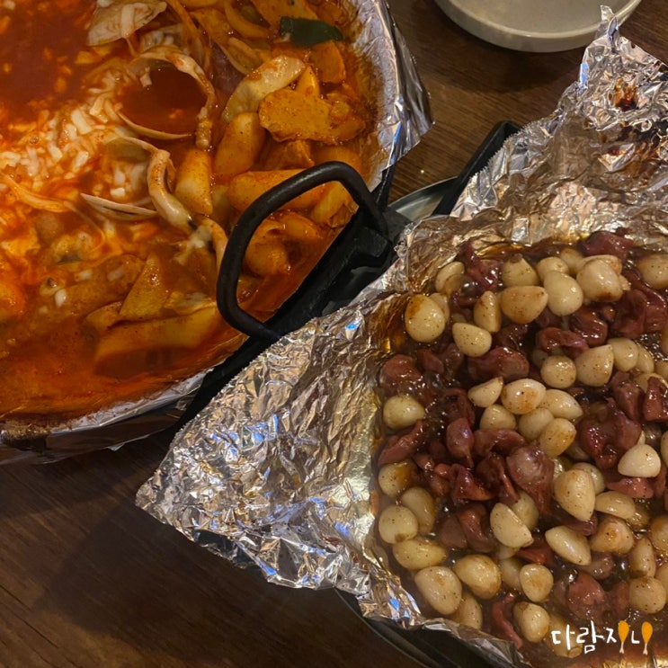  신사역술집 가로수길 근처 핫한 양철지붕 본점 닭똥집통마늘구이