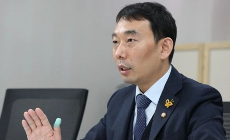 김용민 의원, 교사의 정당한 교육활동 보호하는 아동학대법 '교원지위법' 개정안 발의