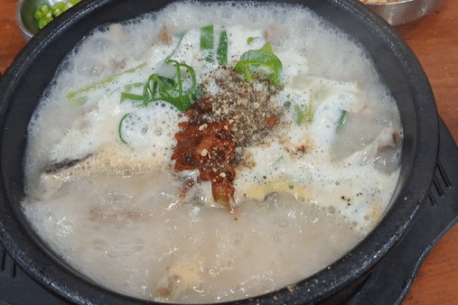  서울 함경도 찹쌀순대: 순대보다 머릿고기가 더 많은 순대국밥