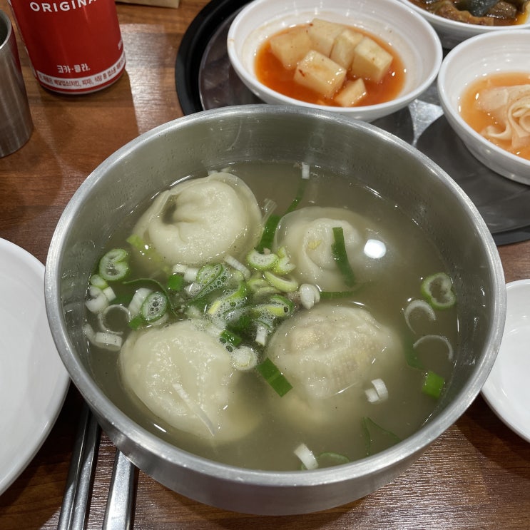  보라매 만두국 맛있는 곳 전문건설회관 서평면옥