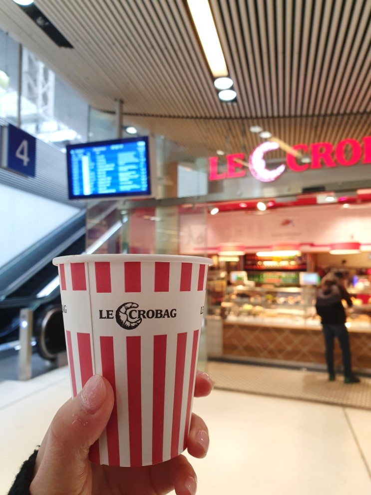  잘츠부르크 중앙역 카페 Le crobag, 느낌있는 커피와 크로와상