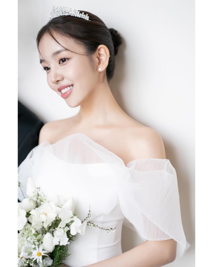  '8월의 신부' 백아연, 행복한 웨딩 화보..."얼마 안 남았어요" 성숙미 물씬 웨딩화보 공개