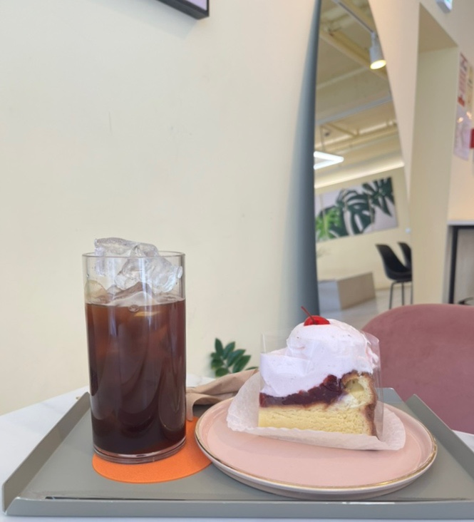 성남 양지동, 남한산성입구역 카페 이너프. 성남 양지동, 남한산성입구역 카페 이너프.