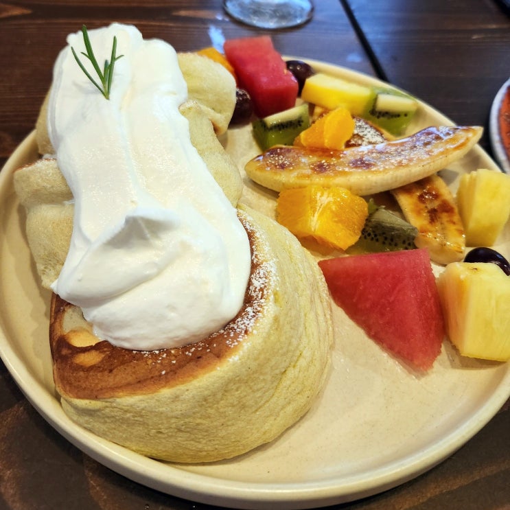  힙한 분당 판교 브런치 맛집 토브나인에서 수플레 팬케이크 먹으며 더블데이트