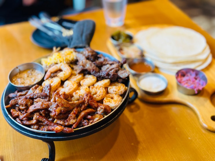  신사동 가로수길 타코 맛집 감성타코 신사 본점 | 감성 그릴드 파히타 멕시칸 요리 전문점:서울/강남구