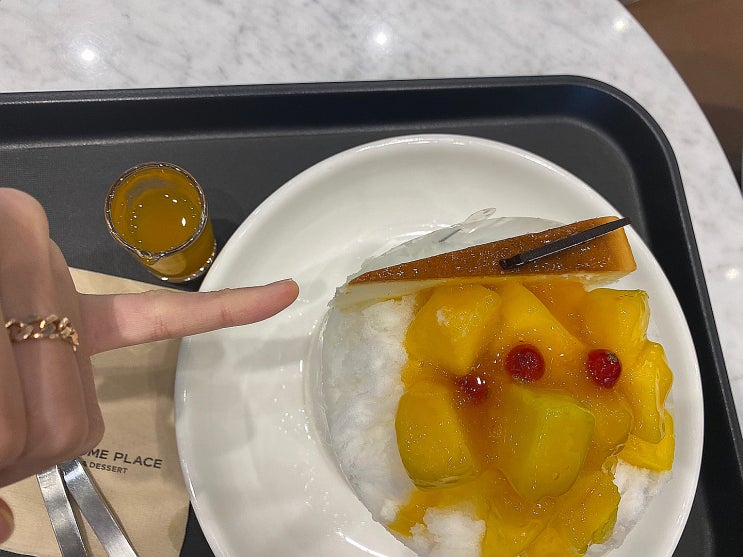[투썸 플레이스] '애플망고 케이크 빙수' 충격적인 손톱만 한 케이크 솔직후기