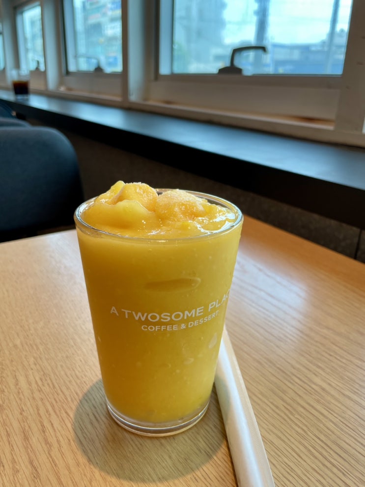  투썸플레이스 까치산역점] 망고주스 맛집 역근처 카공카페