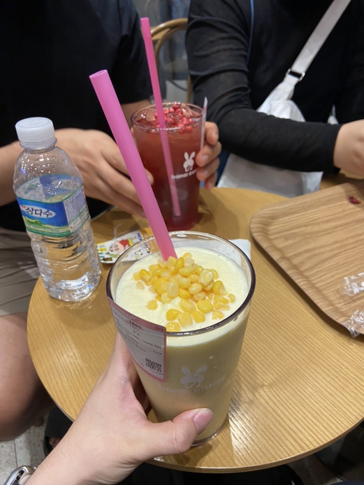  바나프레소는 옥수수음료도 파네? 옥수수바나치노?