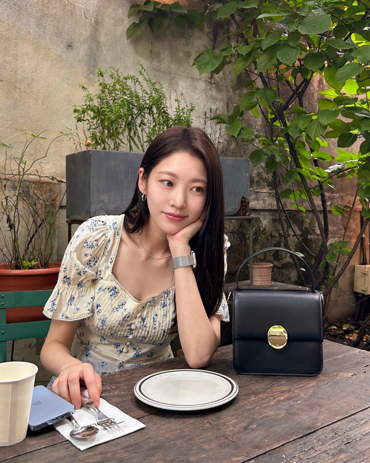 공승연 끌로에 가방 페넬로페 스몰 탑 핸들백 얼마? 공승연 끌로에 가방 페넬로페 스몰 탑 핸들백 얼마?