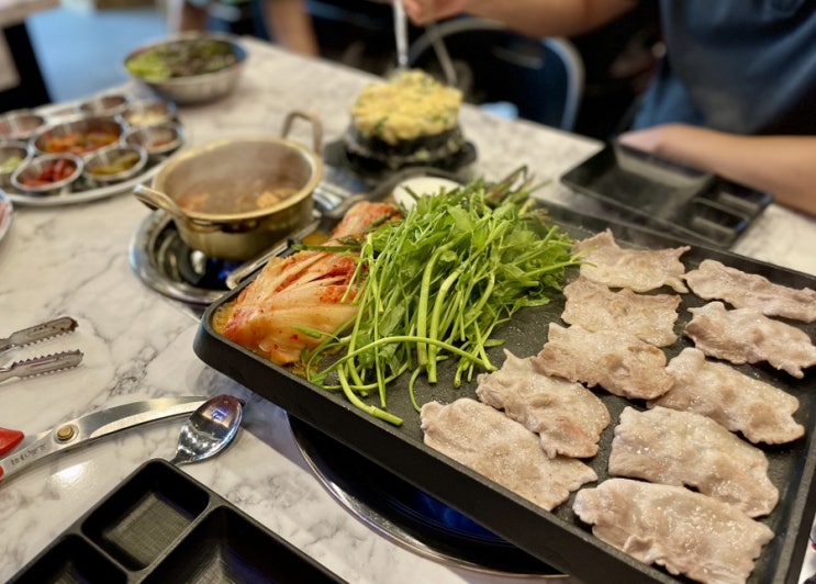  돌치삼] 까치산역 고기집 돌미나리 김치 삼겹살 삼합 추천