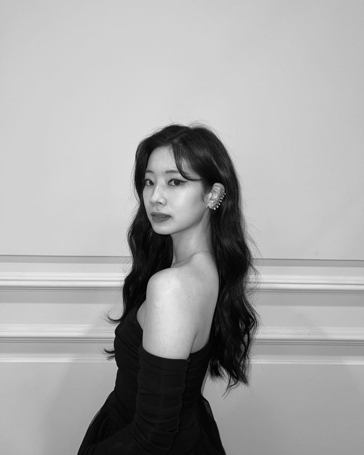 트와이스 다현의 드레스 원피스 CINQ A SEPT 샹크 아 세트 트와이스 다현의 드레스 원피스 CINQ A SEPT 샹크 아 세트