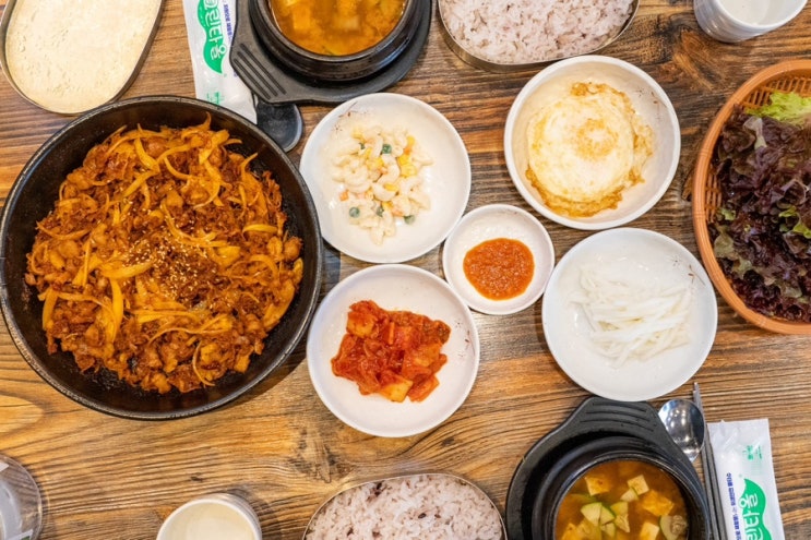 서울 창천동 맛집 강남불백에서 푸짐한 한끼!