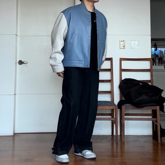  우영미 23SS 블루 레더 바시티 자켓