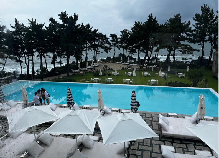  제주 오션뷰 <바다다 카페도 아닌 바도 아닌>, 수영장 힐링도 가능한 카페도 아닌, bar 바도 아닌 곳