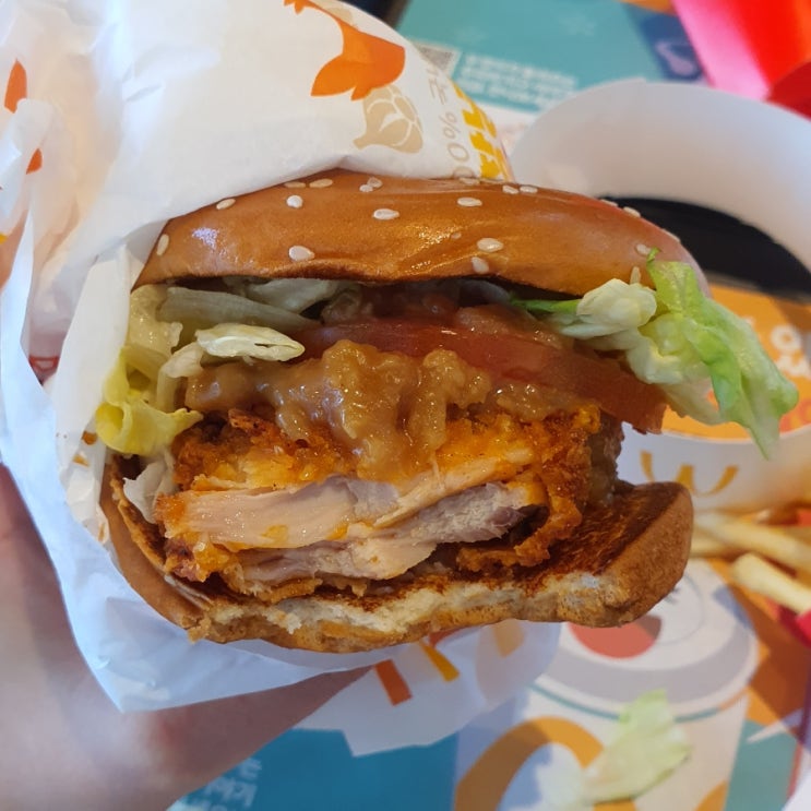  맥도날드 신메뉴 창녕갈릭치킨버거 메뉴 추천 가격 칼로리 후기 (앱 사용)