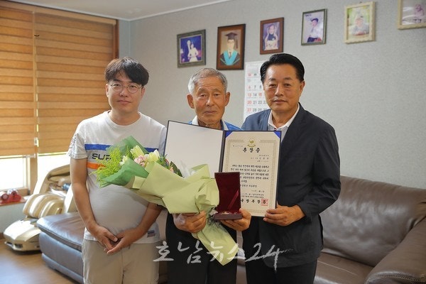  곡성군 4일 6.25 전쟁 참전유공자 유족 화랑무공훈장 증서 전수