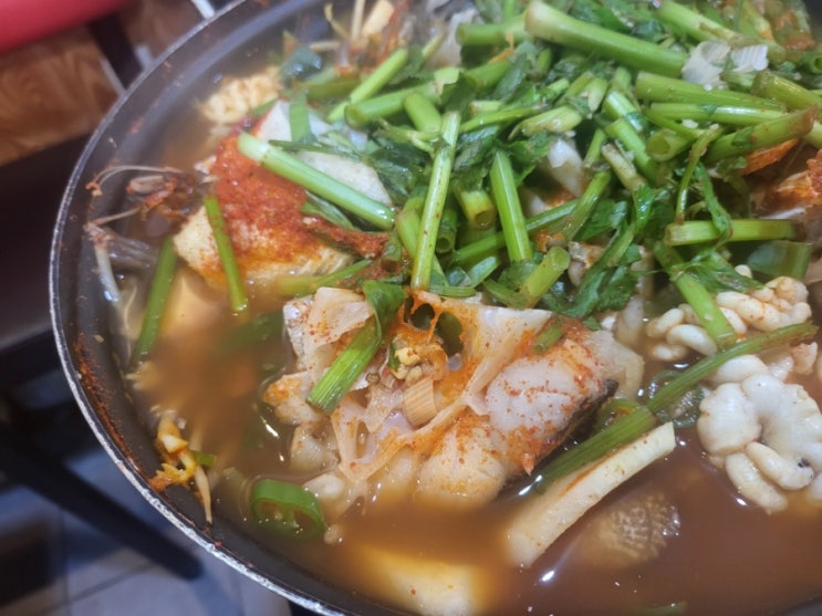  퇴근 시간 신도림역 1호선 1번 출구 푸르지오 2차 상가 원대로 감자탕 얼큰한 대구뽈탕 맛있는 저녁 식사
