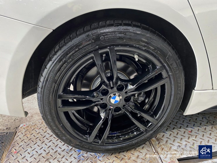 BMW F30 330i 박리 후 블랙유광 휠도색