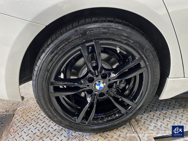  BMW F30 330i 박리 후 블랙유광 휠도색