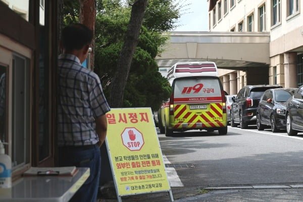 대전 대덕구 고등학교  흉기 난동 범인 검거 어디 졸업생 이라 말하고 학교 출입 8km 떨어진 도로에서 검거