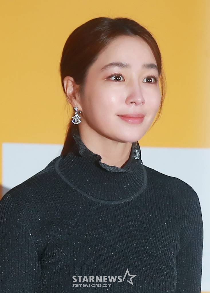 [단독]'경단녀 NO' <b>이민정</b>, <b>둘째 임신</b> 중에도 '광고 계약' 지속... 