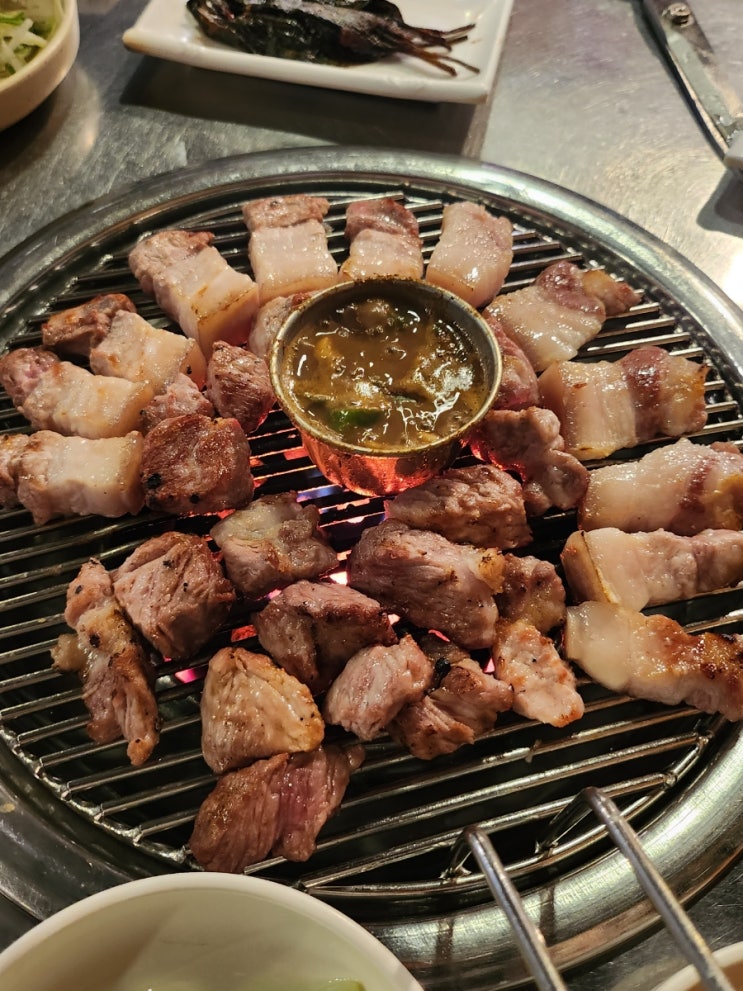 광주 용봉동 제주돈사촌, 푹끓인 김치찌개와 근고기 맛집